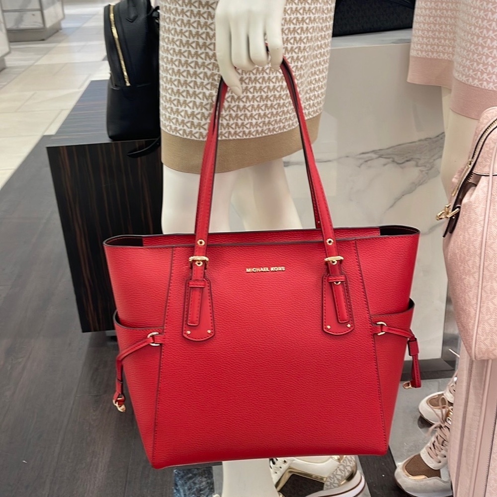 MICHAEL KORS VOYAGER FLAME EAST WEST TOTE LEATHER
30H1GV6T8L NWT